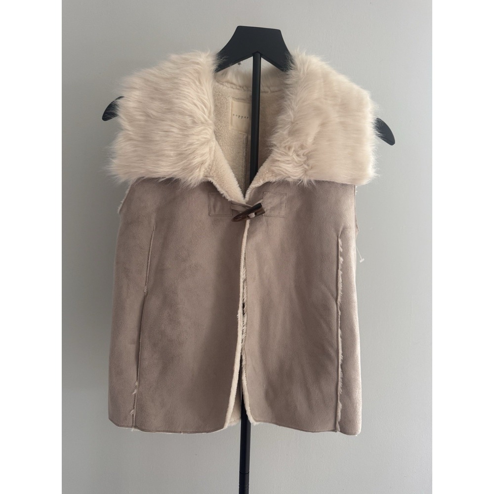 💙Gap Womens Sherpa Lined Tan Toggle Button Faux Suede Vest Sz S 90s Y2K Boho - Picture 1 of 9